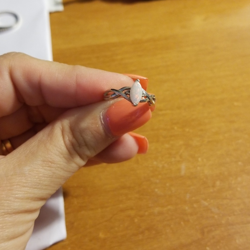 Ring with opal